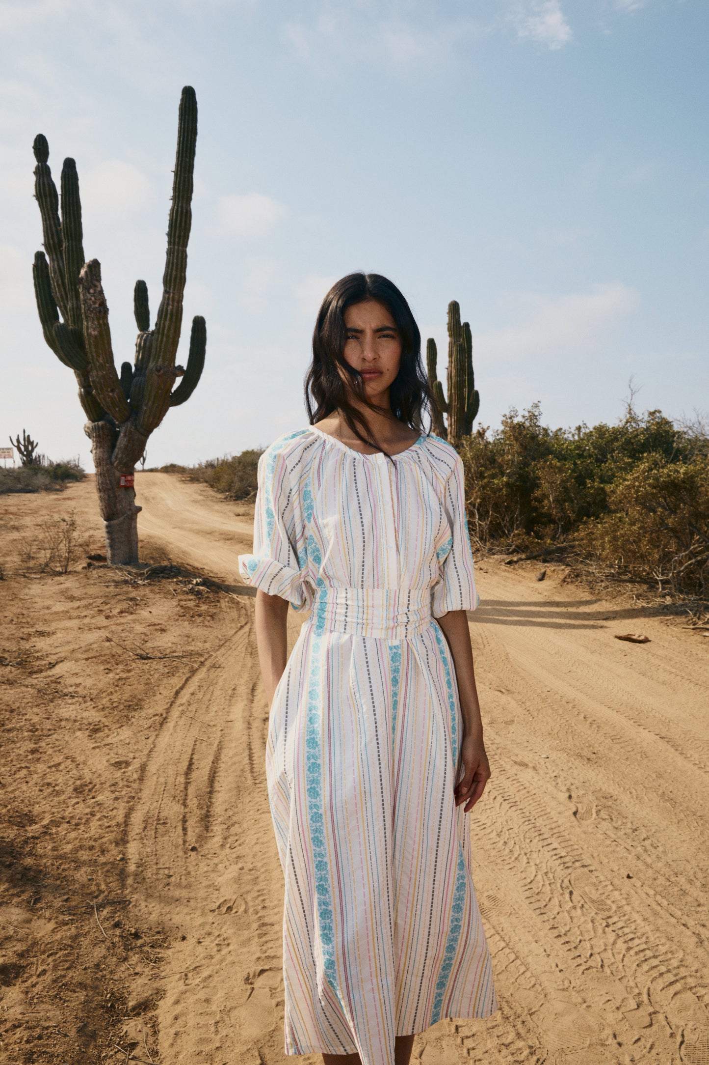 Vestido ALE jacquard con rayas y flores bordadas