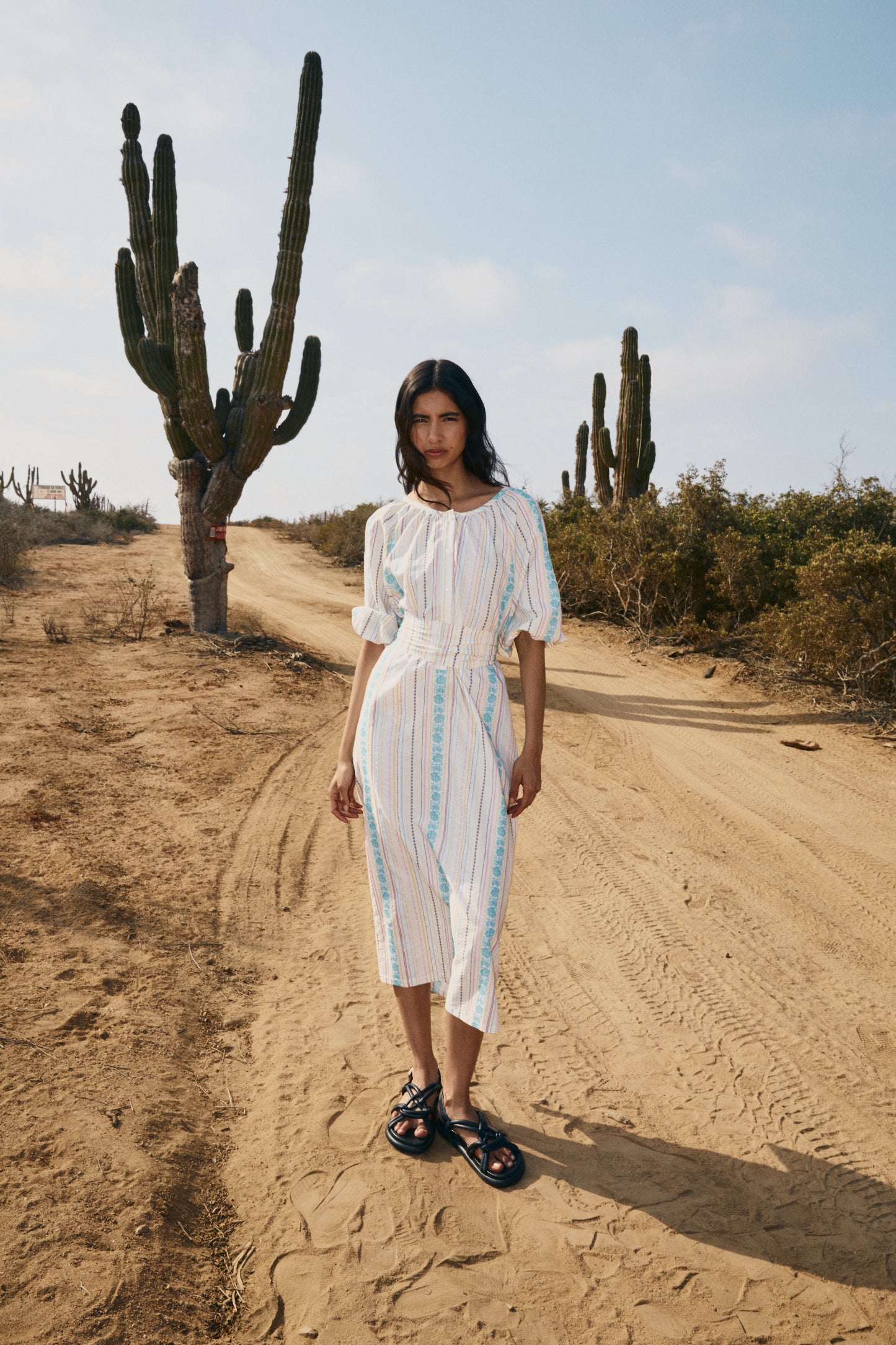 Vestido ALE jacquard con rayas y flores bordadas